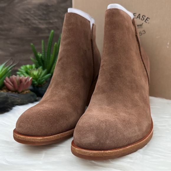 NIB Kork Ease Chandra Suede Ankle Bootie Boots 9M 40.5 Brown - Picture 3 of 12
